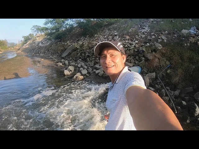 阿文赶海发现养殖场大漏洞,成群海鲜冲出来没人抓,捡货捡大发了
